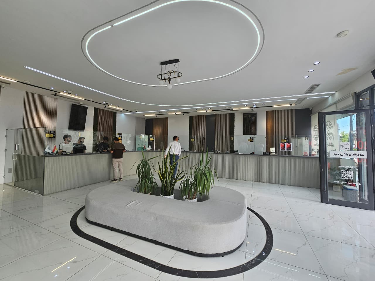 The main hall with counters 1 to 8